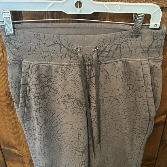 Lululemon Warm Down Jogger 7/8th Length, Size 6 - Picture 5 of 9